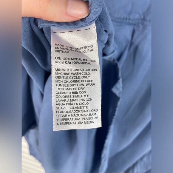 Chico's Blue Classic Button Front Collared Long Sleeve Shirt Womens Size 3 EUC - Picture 10 of 10